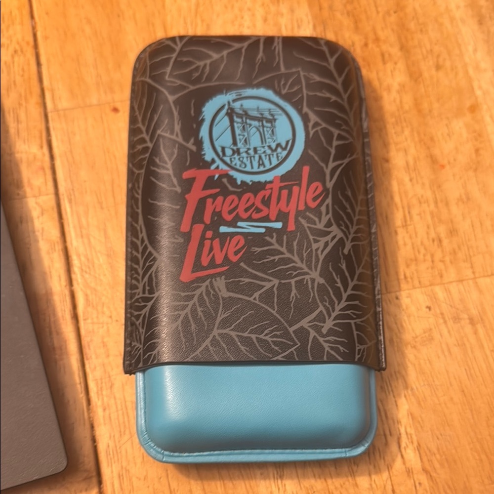 Drew estates Freestyle Live cigar Case - black and blue limited edition
